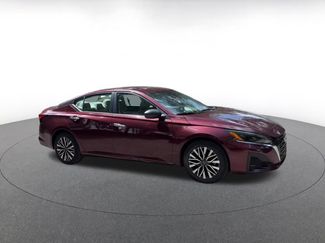 Used 2025 Nissan Altima 2.5 SV FWD video 2