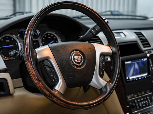 Used 2012 Cadillac Escalade Premium AWD/4WD image 21