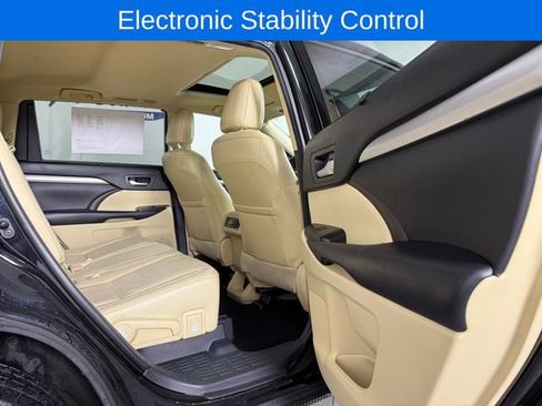 Used 2018 Toyota Highlander XLE AWD/4WD image 20