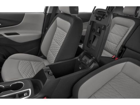 Used 2021 Chevrolet Equinox LS image 36