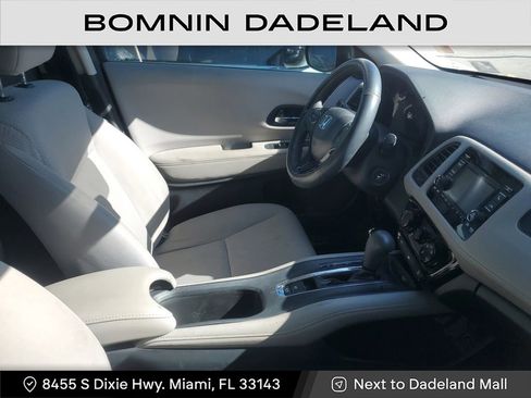 Used 2017 Honda HR-V LX image 9