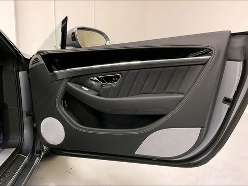 Used 2024 Bentley Continental GT image 31
