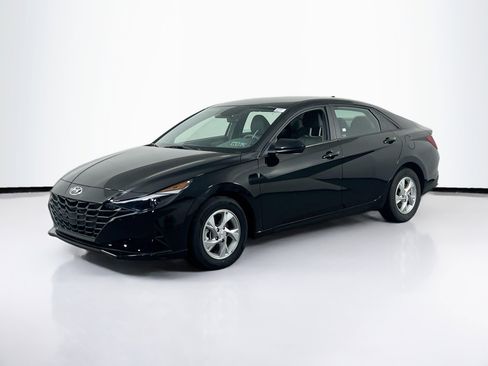 Used 2023 Hyundai Elantra SE image 1