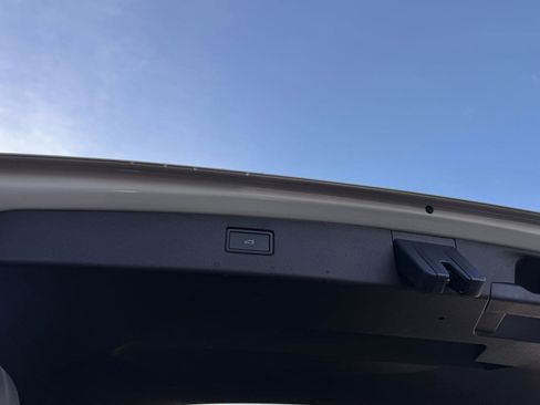 Used 2025 Volkswagen Tiguan SEL R-Line image 23