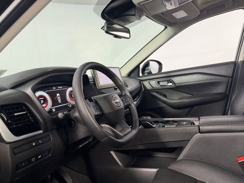 Used 2025 Nissan Rogue SL w/ Tech Package FWD image 22