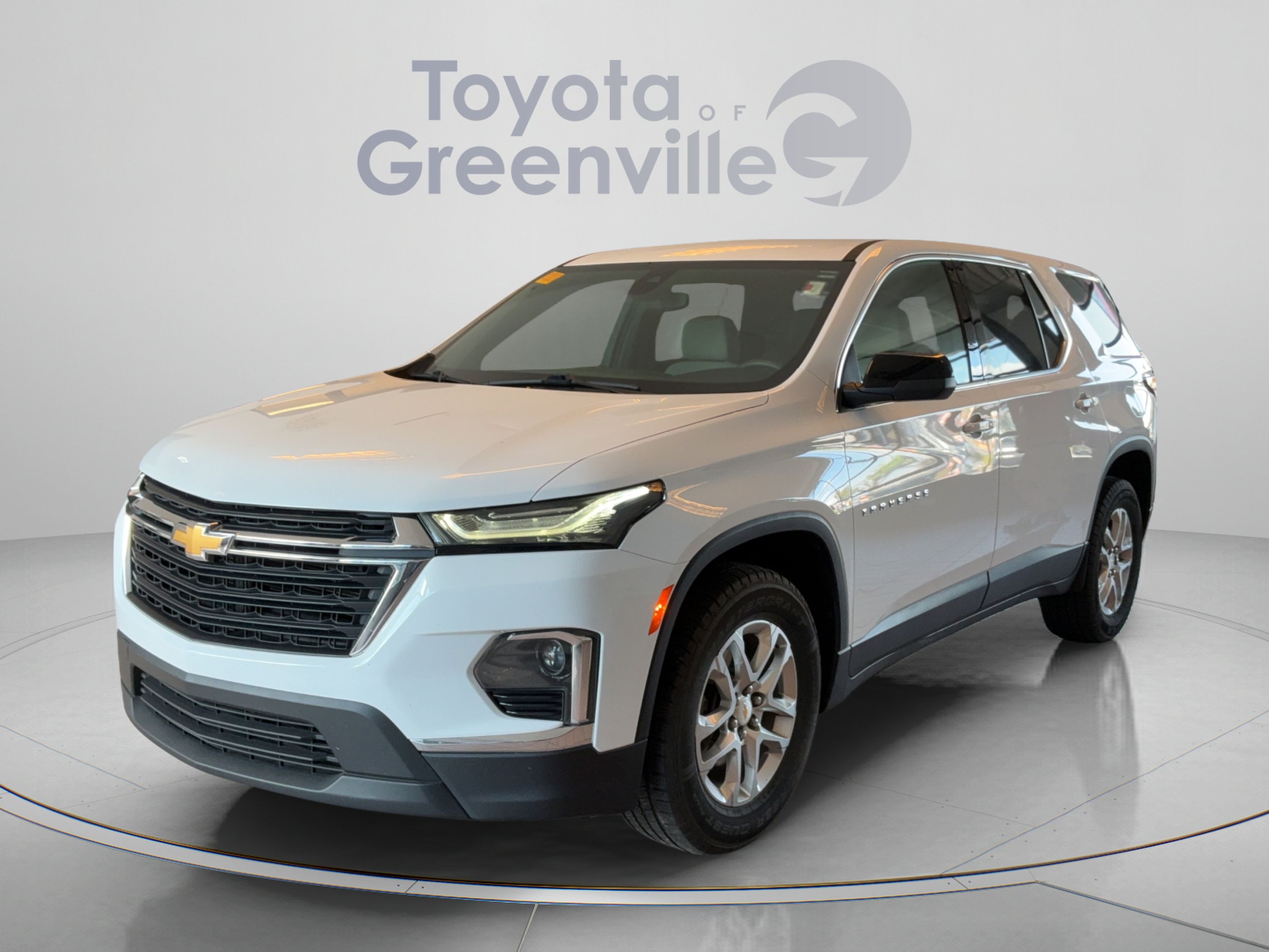 Used 2022 Chevrolet Traverse LS FWD image 1