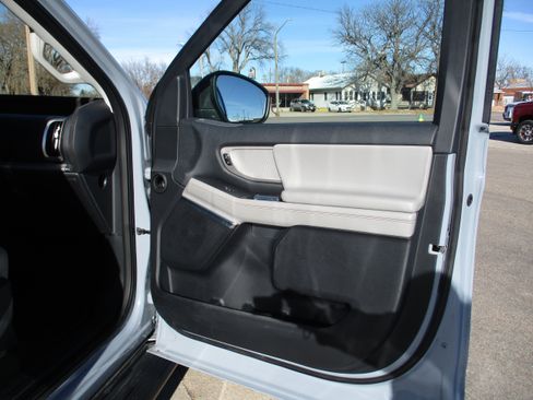 Used 2025 Ford Expedition Active image 29