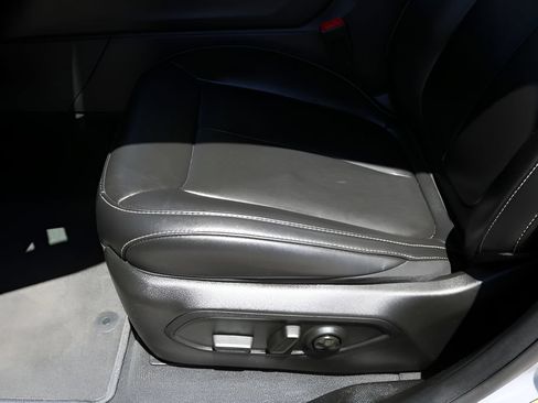 Used 2025 Jeep Grand Cherokee Limited RWD image 13