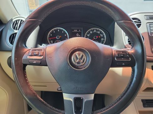 Used 2017 Volkswagen Tiguan S FWD image 19