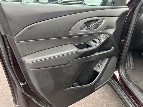 Used 2023 Chevrolet Traverse LT image 15