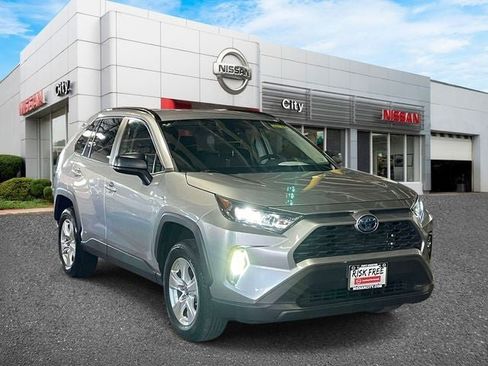 Used 2021 Toyota RAV4 LE AWD/4WD image 1