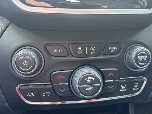 Used 2022 Jeep Cherokee Limited image 15