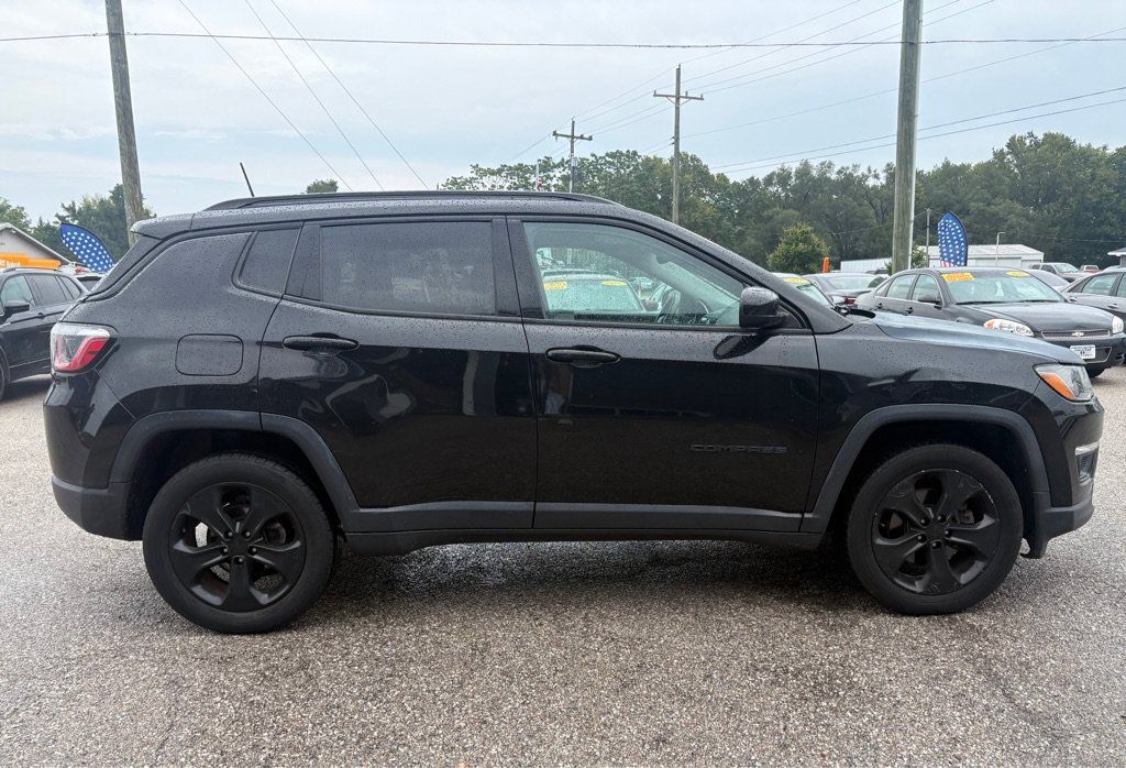 Used 2019 Jeep Compass Latitude AWD/4WD image 3
