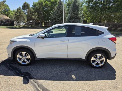Used 2016 Honda HR-V EX image 2