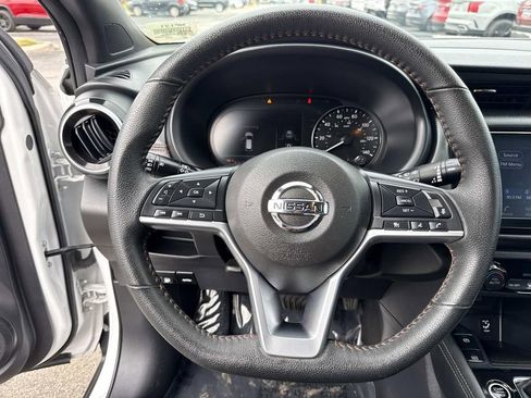 Used 2021 Nissan Kicks SR w/ Interior Electronics Package FWD image 37