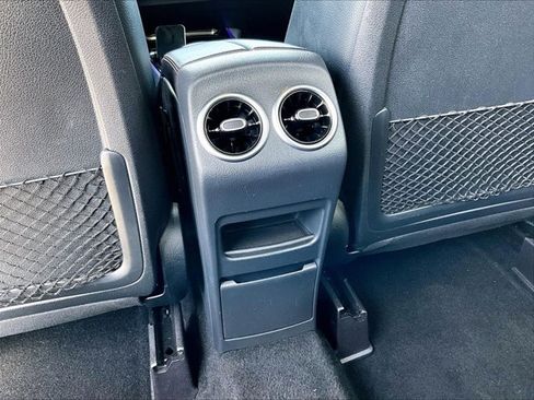Used 2022 Mercedes-Benz GLB 250 image 25