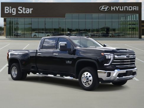 Used 2025 Chevrolet Silverado 3500 LTZ w/ LTZ Texas Edition image 8