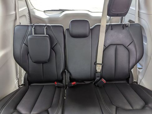 Used 2024 Chrysler Pacifica Touring-L image 15