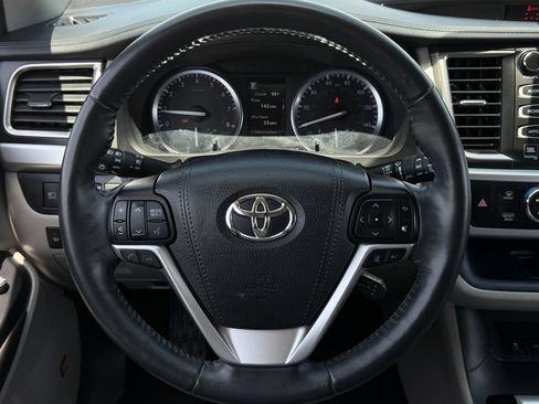 Used 2019 Toyota Highlander Limited Platinum AWD/4WD image 13