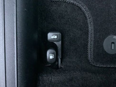 Certified 2025 Hyundai Elantra Sport image 31