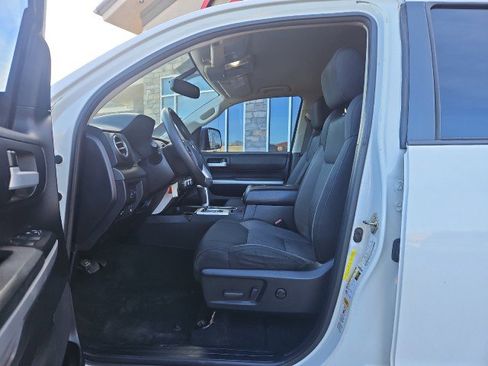 Used 2014 Toyota Tundra SR5 w/ SR5 Upgrade Package image 10