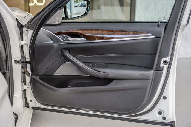 Used 2019 BMW 540i w/ M Sport Package RWD image 55