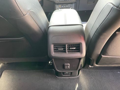 Used 2021 GMC Terrain SLT image 25