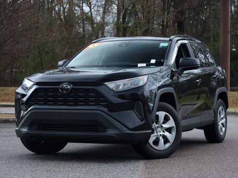 Used 2021 Toyota RAV4 LE image 1