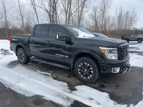 Used 2019 Nissan Titan PRO-4X image 5