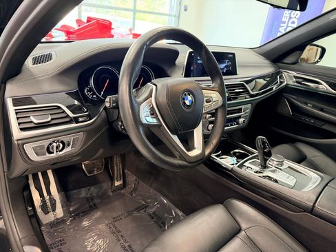 Used 2019 BMW 740i w/ M Sport Package image 20
