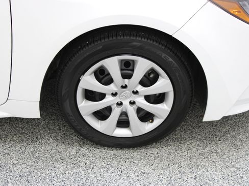 Used 2026 Toyota Corolla LE FWD image 5
