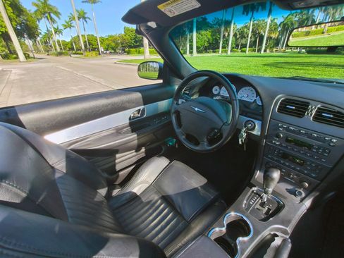 Used 2004 Ford Thunderbird image 21