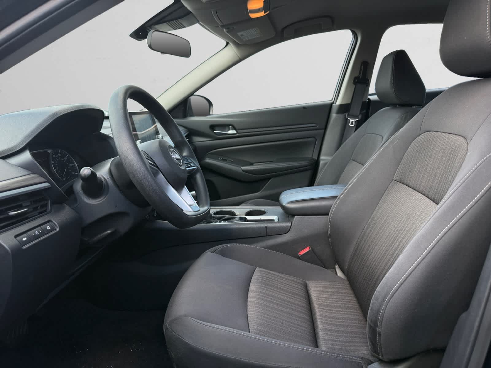 Used 2025 Nissan Altima 2.5 SV FWD image 9
