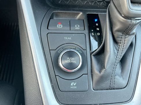 Certified 2024 Toyota RAV4 LE AWD/4WD image 31