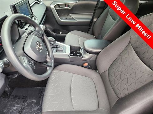 Used 2022 Toyota RAV4 XLE image 9