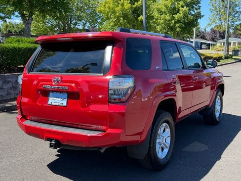Used 2022 Toyota 4Runner SR5 AWD/4WD image 8