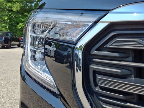 Used 2024 GMC Terrain SLE w/ Driver Convenience Package FWD image 28