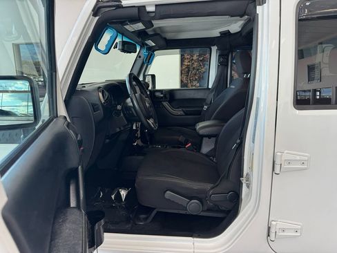 Used 2018 Jeep Wrangler Golden Eagle image 11