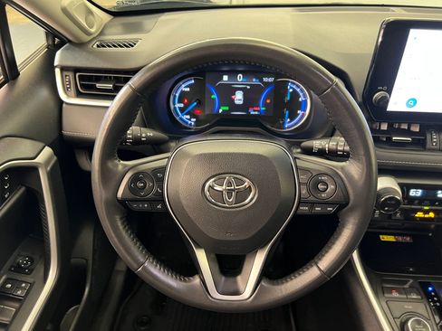 Used 2023 Toyota RAV4 XLE Premium image 17