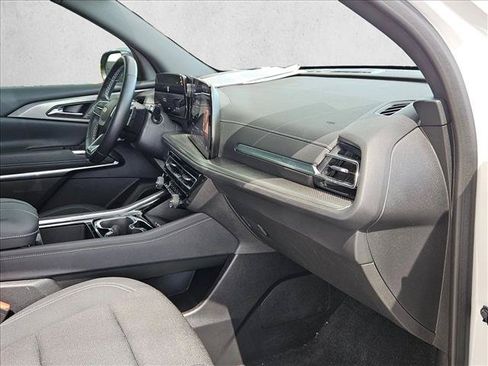 Used 2025 Chevrolet Traverse LT FWD image 18