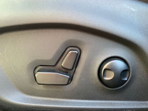 Used 2025 Jeep Compass Limited image 23