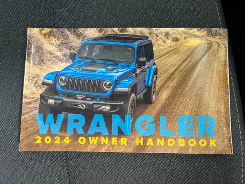 Used 2024 Jeep Wrangler Unlimited Sahara AWD/4WD image 30
