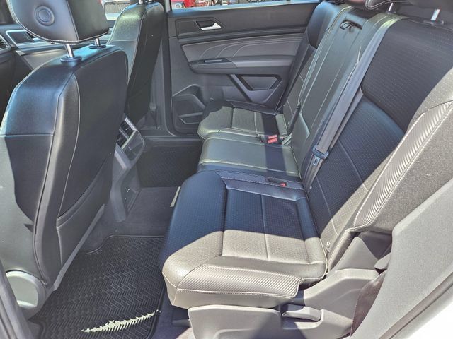 Used 2021 Volkswagen Atlas Cross Sport SE w/ Panoramic Sunroof Package FWD image 17