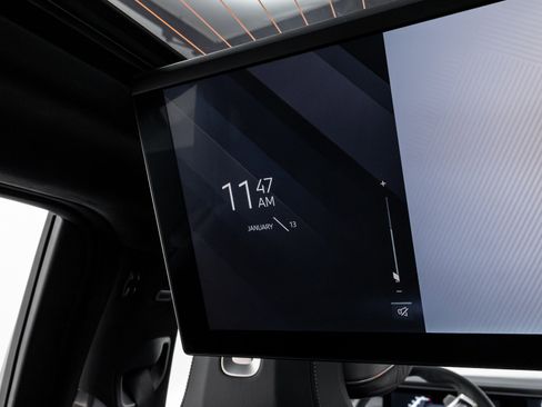 Used 2023 BMW 760i xDrive image 27