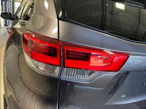 Used 2019 Toyota Highlander XLE image 34