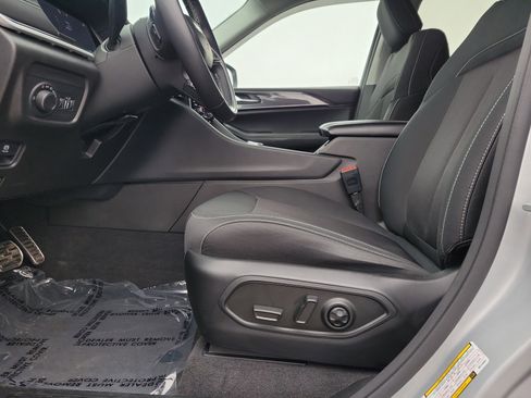 Used 2021 Jeep Grand Cherokee L Laredo w/ Luxury Tech Group I image 16