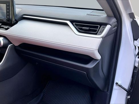Certified 2022 Toyota RAV4 XLE w/ Convenience Package AWD/4WD image 19