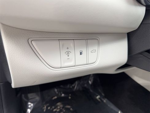 Used 2025 Genesis G70 2.5T image 56