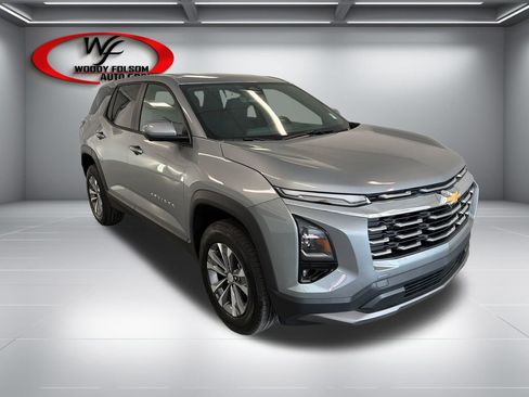 New 2026 Chevrolet Equinox LT w/ Safety and Technology Package FWD image 3