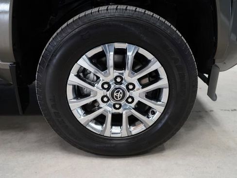 Used 2025 Toyota Tacoma Limited AWD/4WD image 68